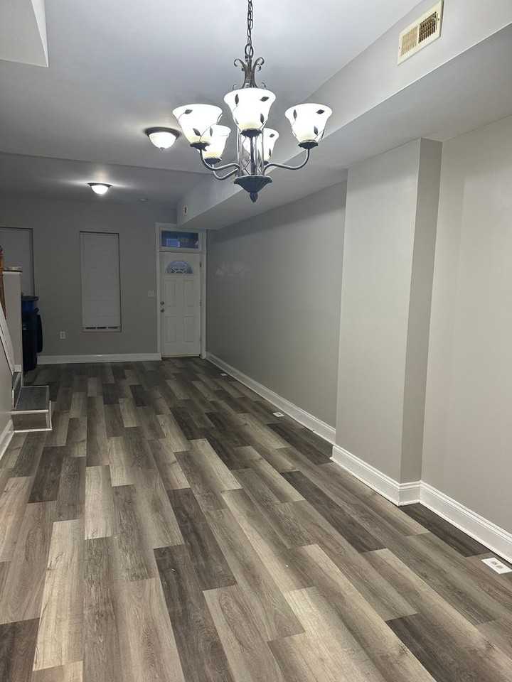 541 E 38th St - Photo 3 of 21