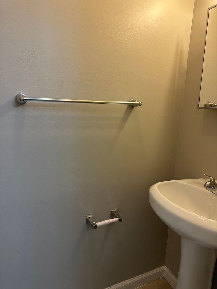 541 E 38th St - Photo 4 of 21