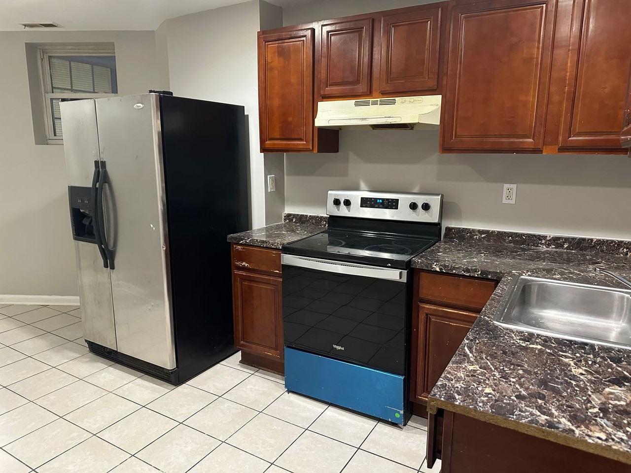 541 E 38th St - Photo 5 of 21