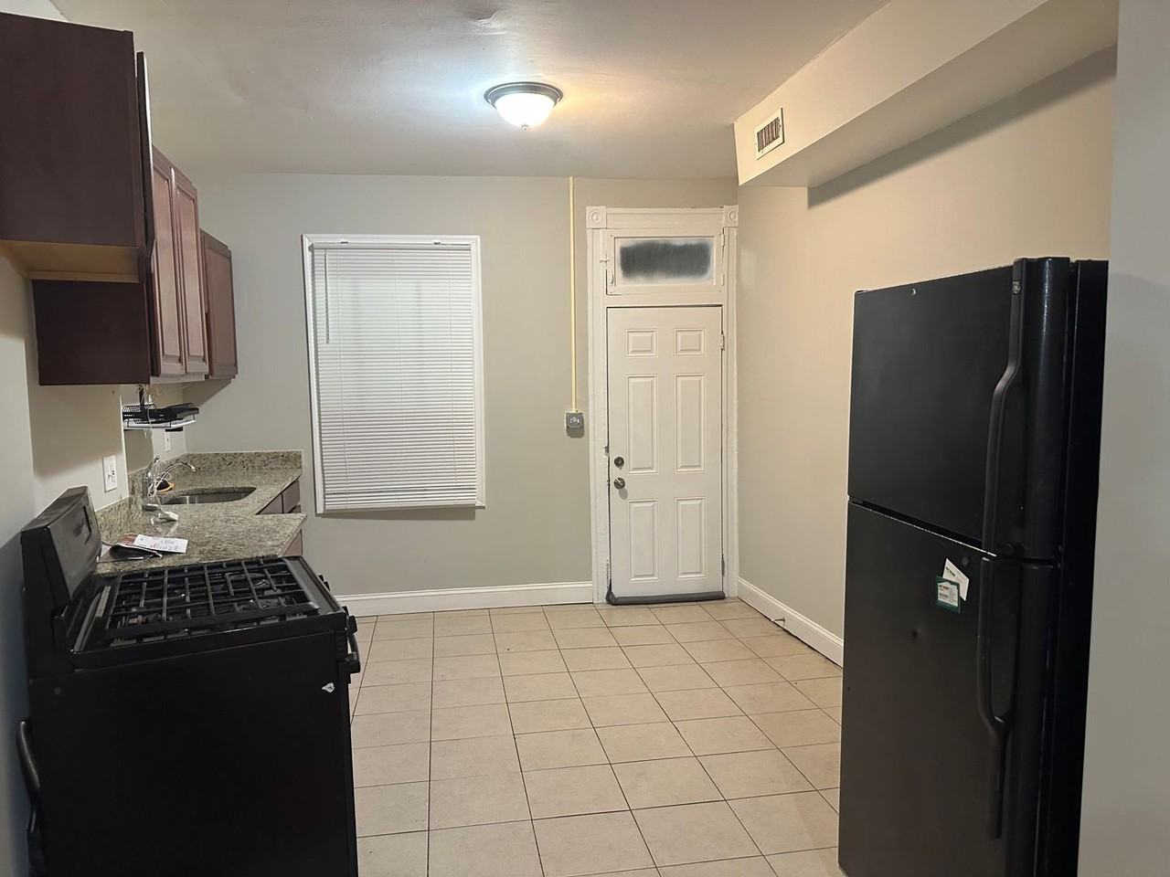 3010 Overland Ave - Photo 6 of 24