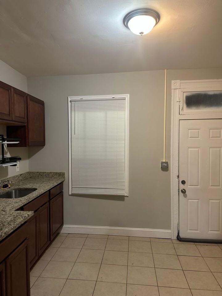 3010 Overland Ave - Photo 7 of 24