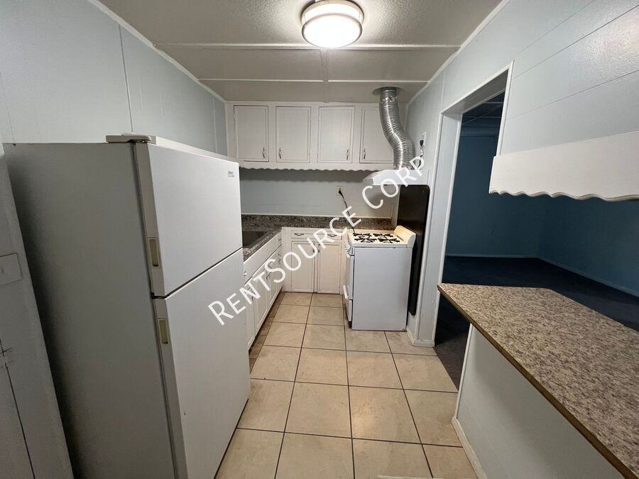 1040 1/2 Flora St - Photo 3 of 22