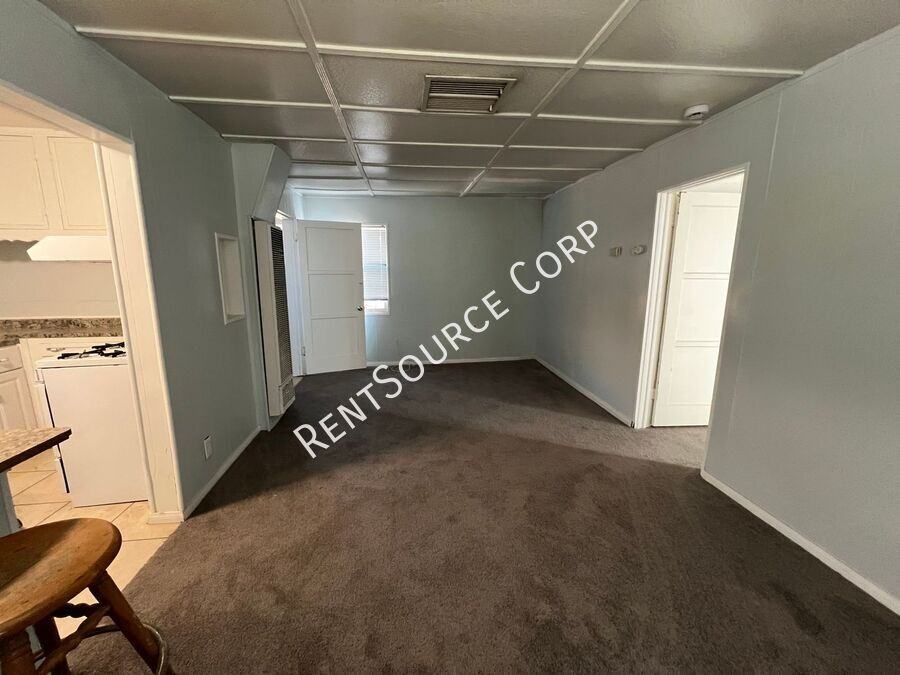 1040 1/2 Flora St - Photo 6 of 22