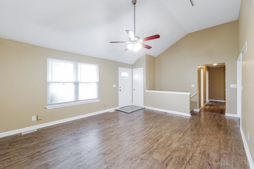 902 Ridge Dr - Photo 4 of 17