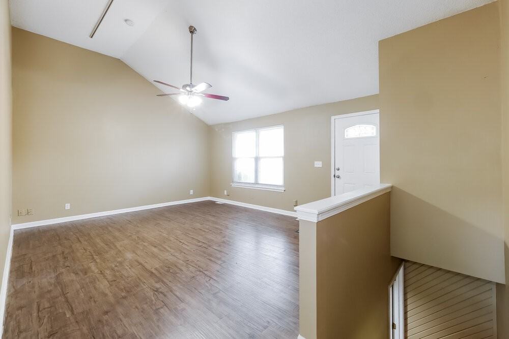 902 Ridge Dr - Photo 5 of 17