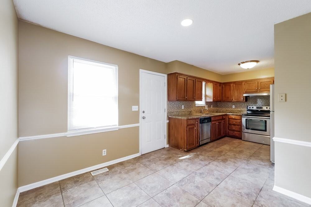 902 Ridge Dr - Photo 6 of 17