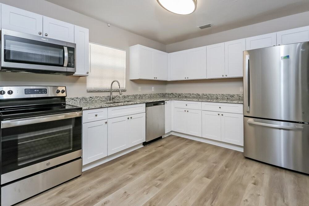 1021 S L St - Photo 7 of 16