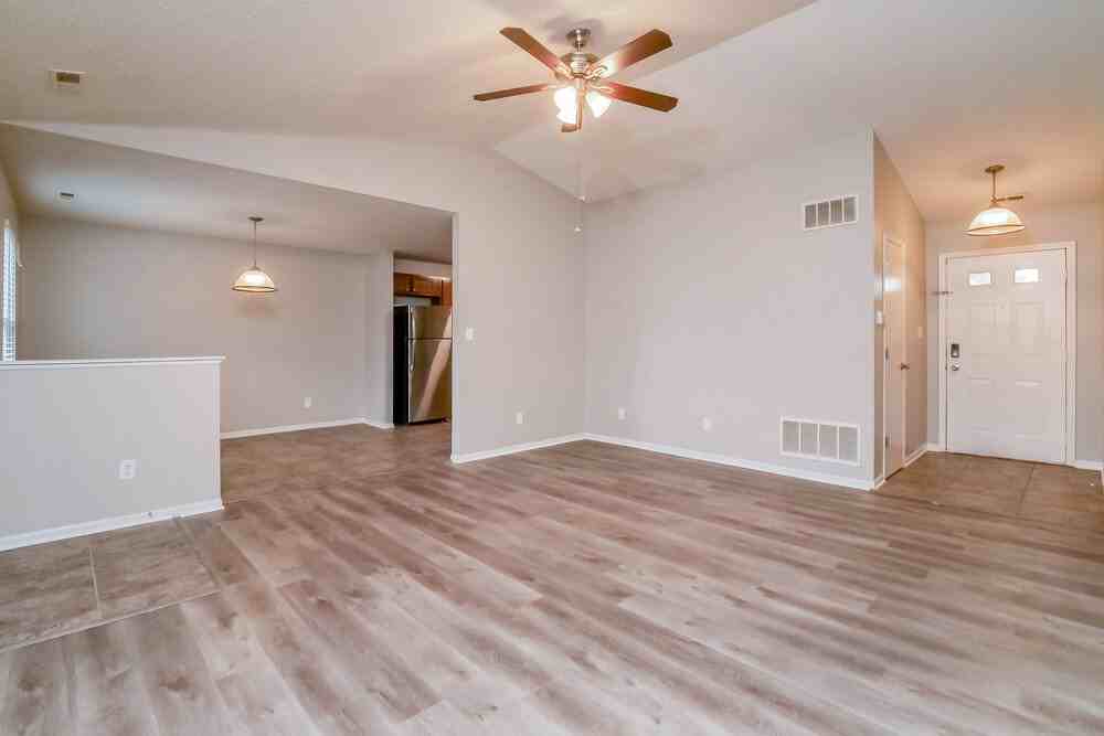 6113 Longmeadow Dr - Photo 6 of 16