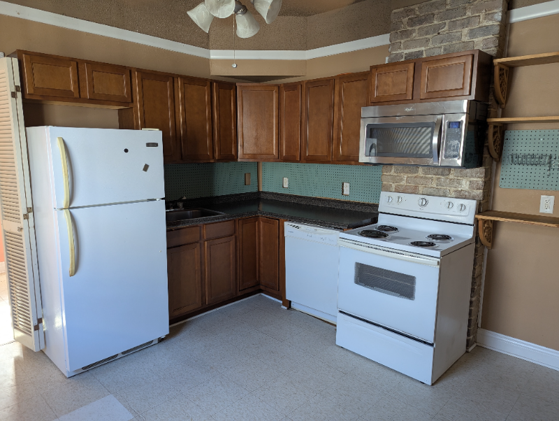 2548 Myrtle St - Photo 5 of 10