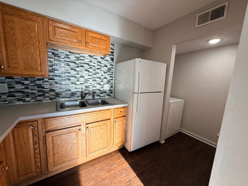 2005 Greens Boulevard #D201 - Photo 4 of 9