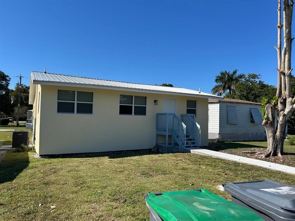 371 Banyan Ave #371 - Photo 2 of 17