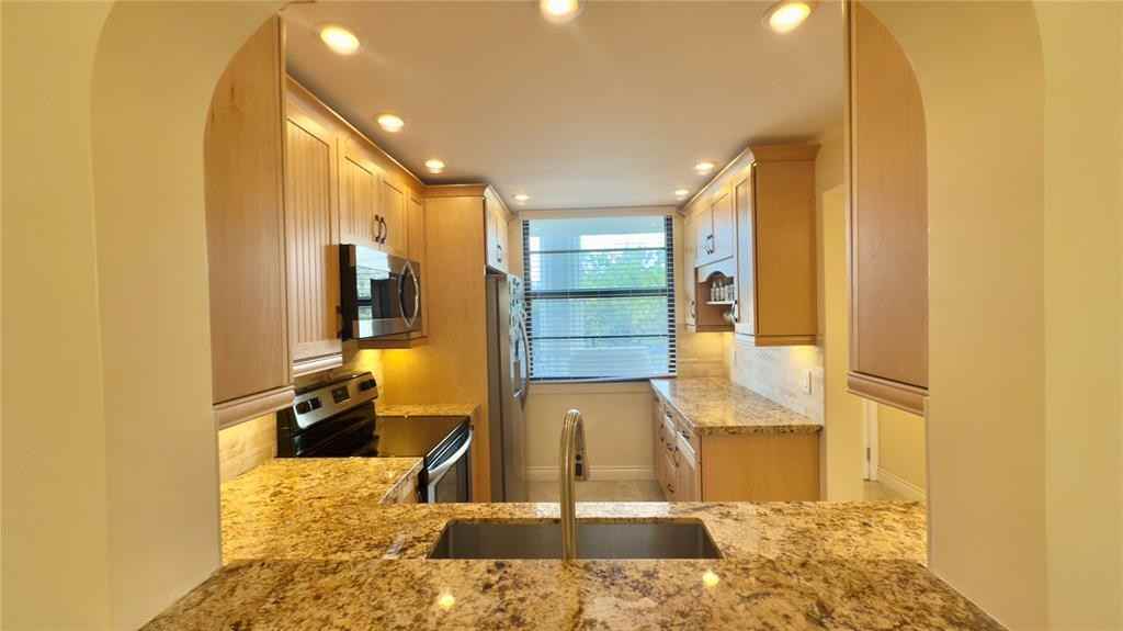 1516 Whitehall Dr #1516-303 - Photo 3 of 24