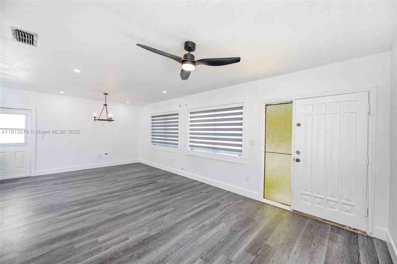 1706 Southwest 42nd Avenue #1706 - Photo 2 of 24