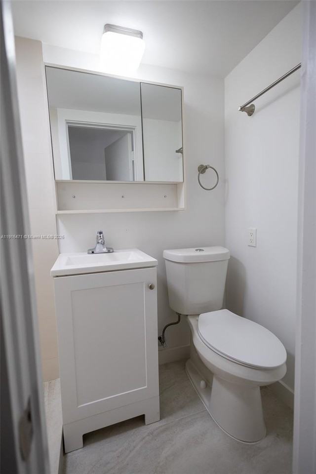 2675 Southwest 24th Terrace #2675 - Photo 3 of 36