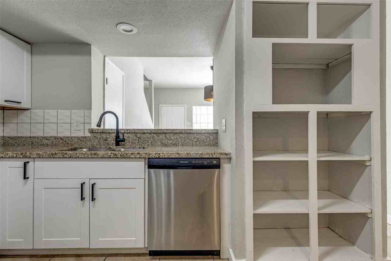 8725 Victorian Village Drive #8725 - Photo 4 of 29