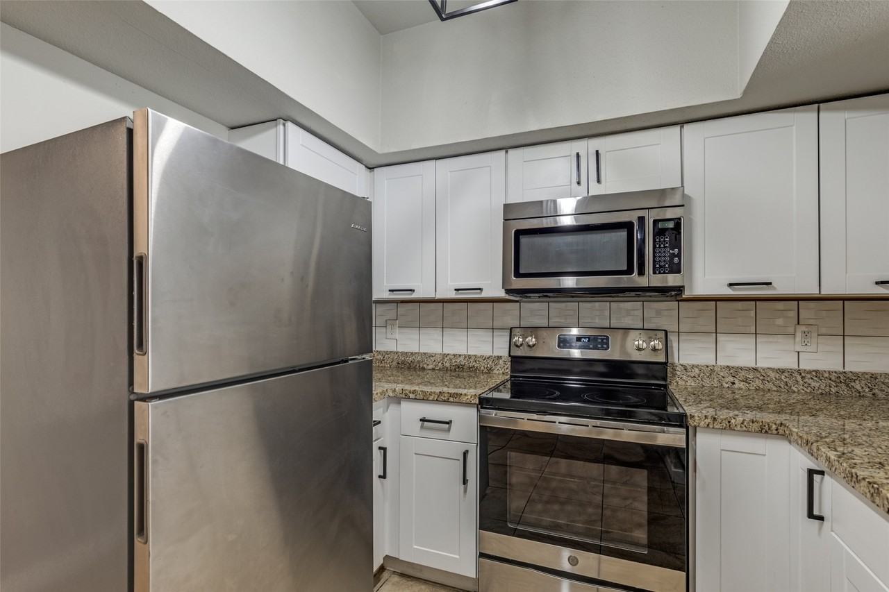 8725 Victorian Village Drive #8725 - Photo 5 of 29