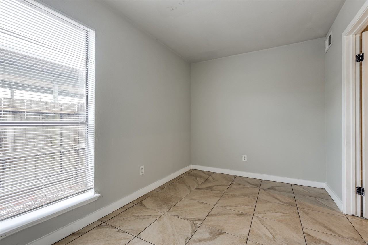 8725 Victorian Village Drive #8725 - Photo 7 of 29