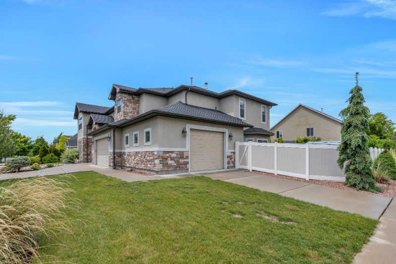 758 Green Road - Photo 3 of 20