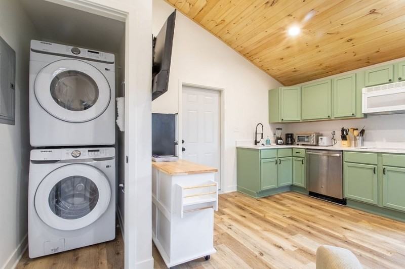 7115 West 71st Street - Photo 6 of 13