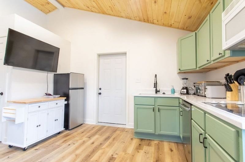 7115 West 71st Street - Photo 7 of 13