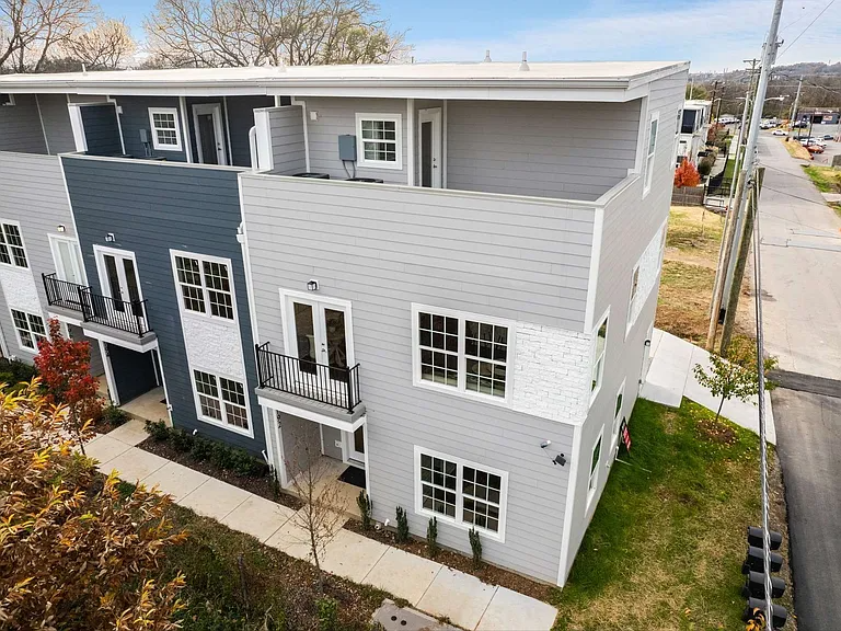 192 Duke St - Photo 2 of 15