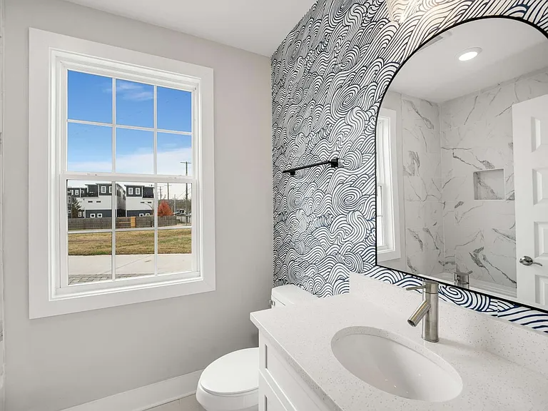 192 Duke St - Photo 5 of 15