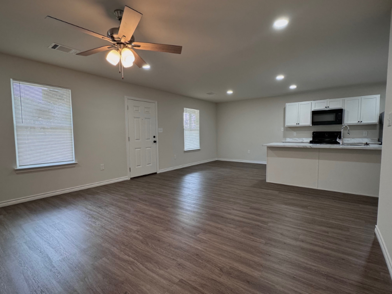 102 Pecan Dr #D - Photo 2 of 11