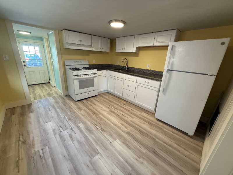 18 L St #B - Photo 3 of 8