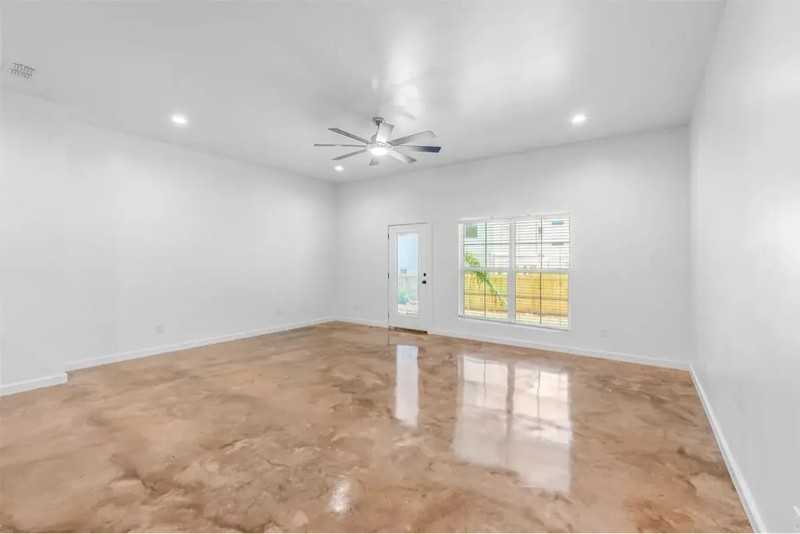 1540 W Long St - Photo 4 of 17