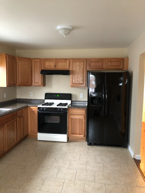 563 E Guthrie Ave - Photo 2 of 11