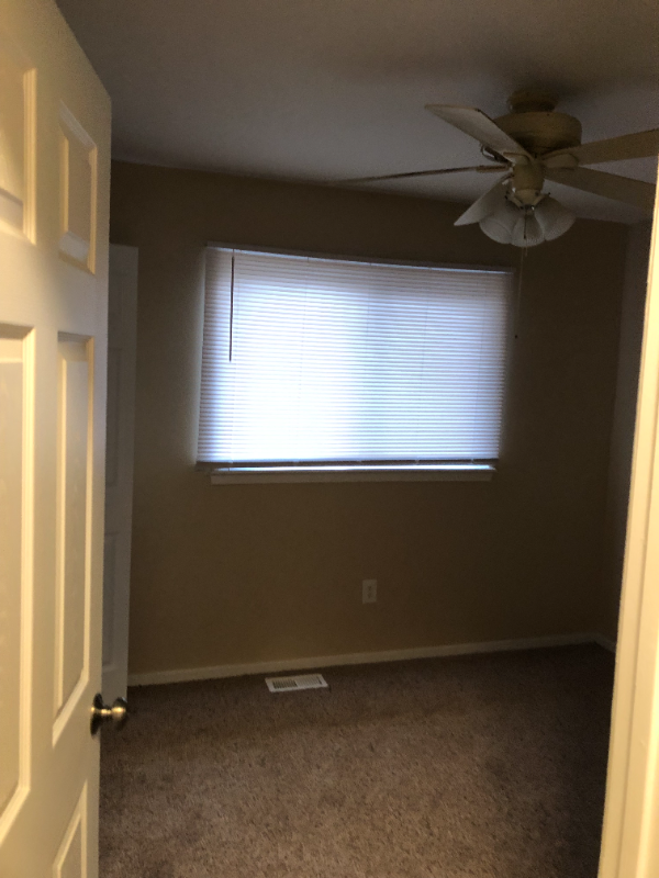 563 E Guthrie Ave - Photo 5 of 11