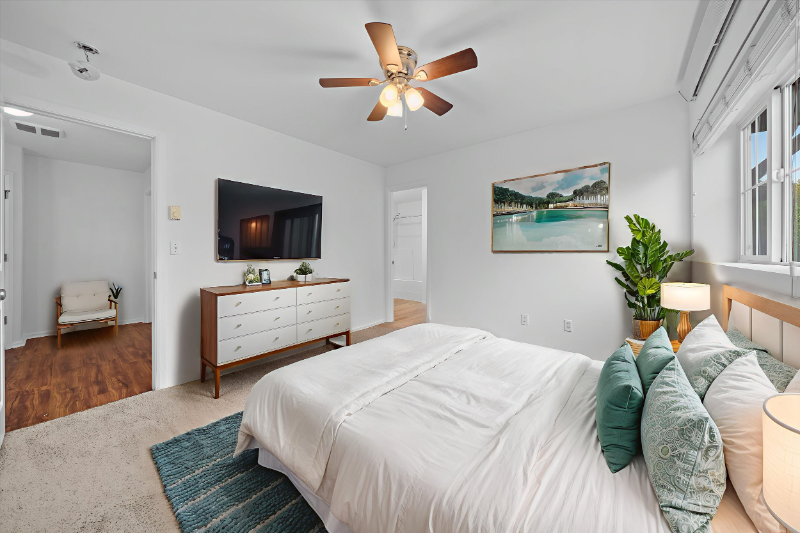 6527 Indiana St Se - Photo 2 of 20