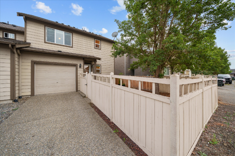 6527 Indiana St Se - Photo 6 of 20