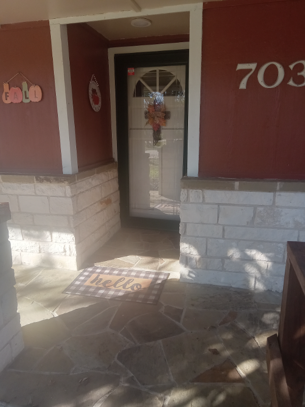 703 E 10th St - Photo 2 of 27