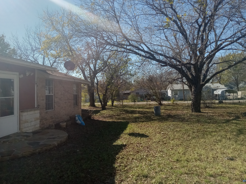 703 E 10th St - Photo 5 of 27