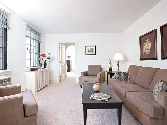 1512 Spruce St #10 - Photo 3 of 20