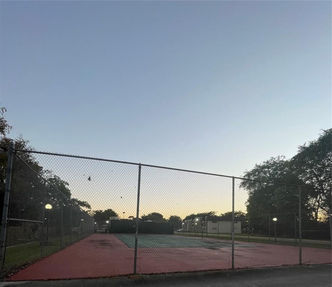 7911 Colony Cir N #7911-305 - Photo 4 of 50