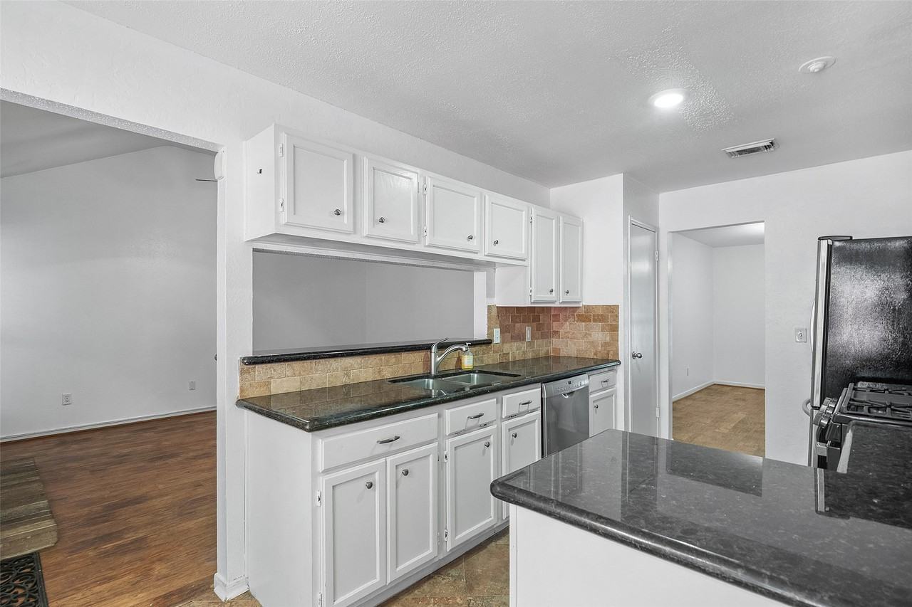 107 Sandpebble Drive #107 - Photo 6 of 30