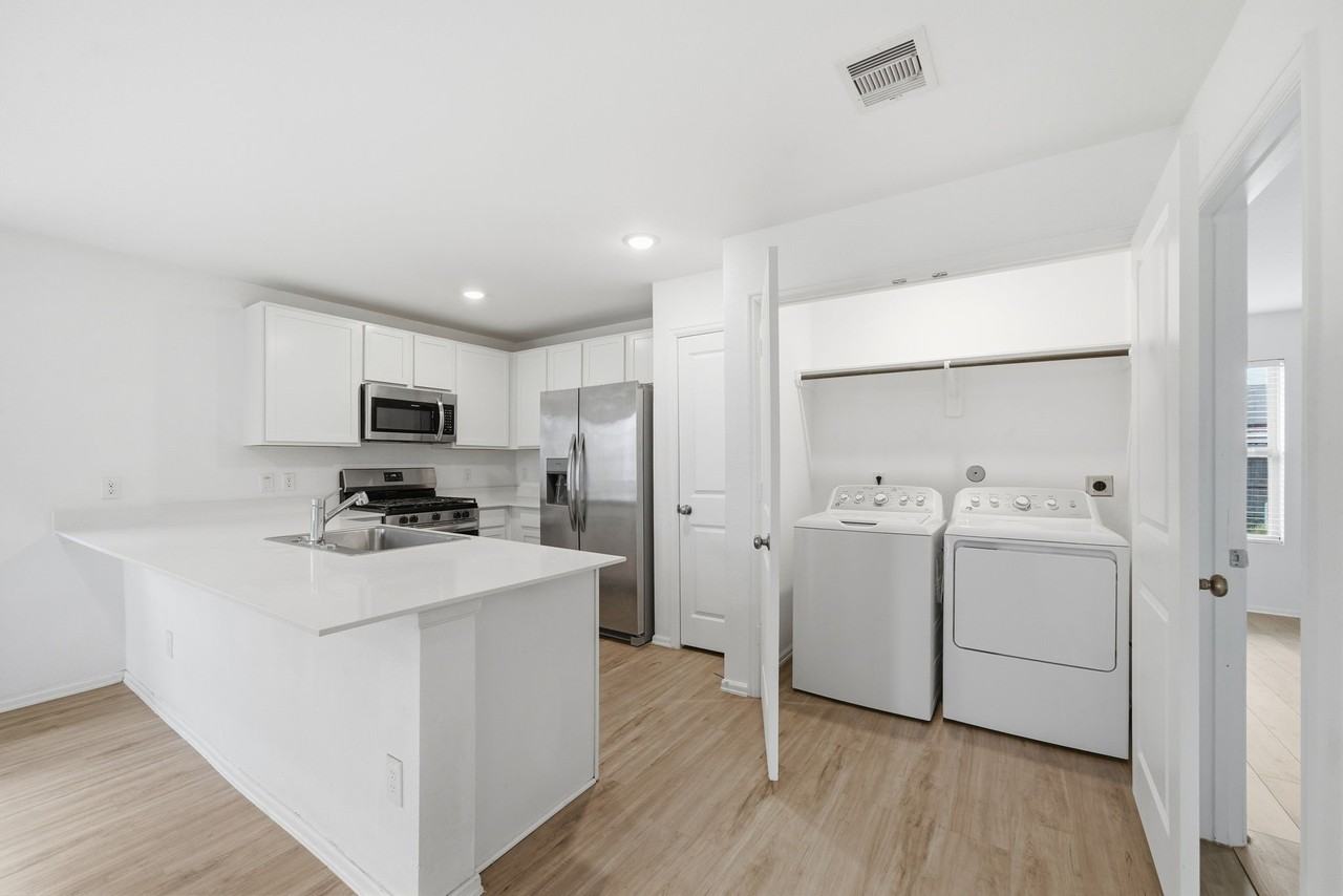 7335 Greenbriar Canyon Ln #7335 - Photo 6 of 10