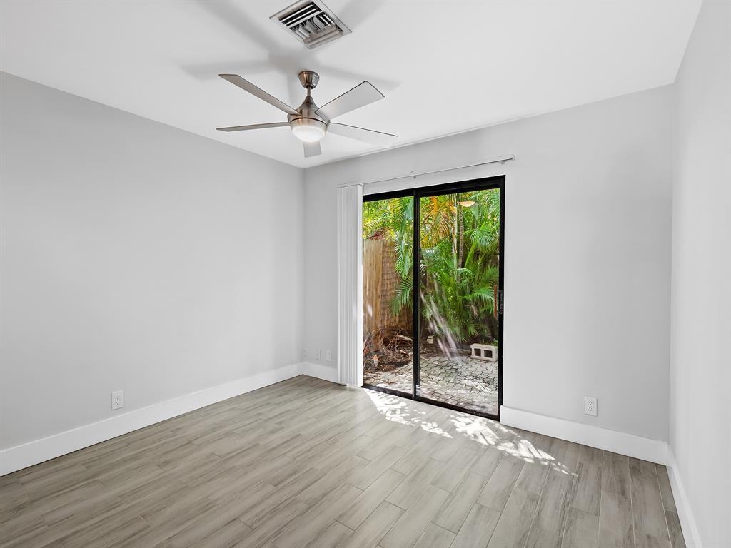 3208 Northeast 7th Street #3208C - Photo 6 of 10