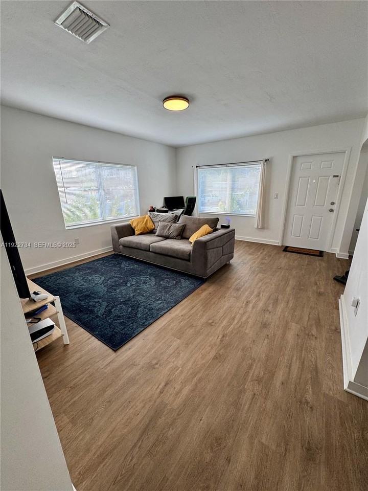 1215 Northeast 109th Street