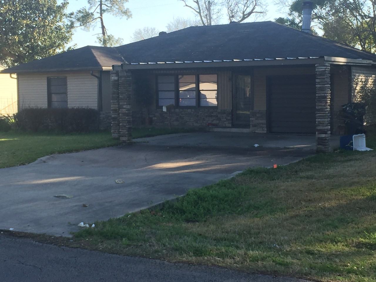 4739 Lawndale Ave - Photo 2 of 4