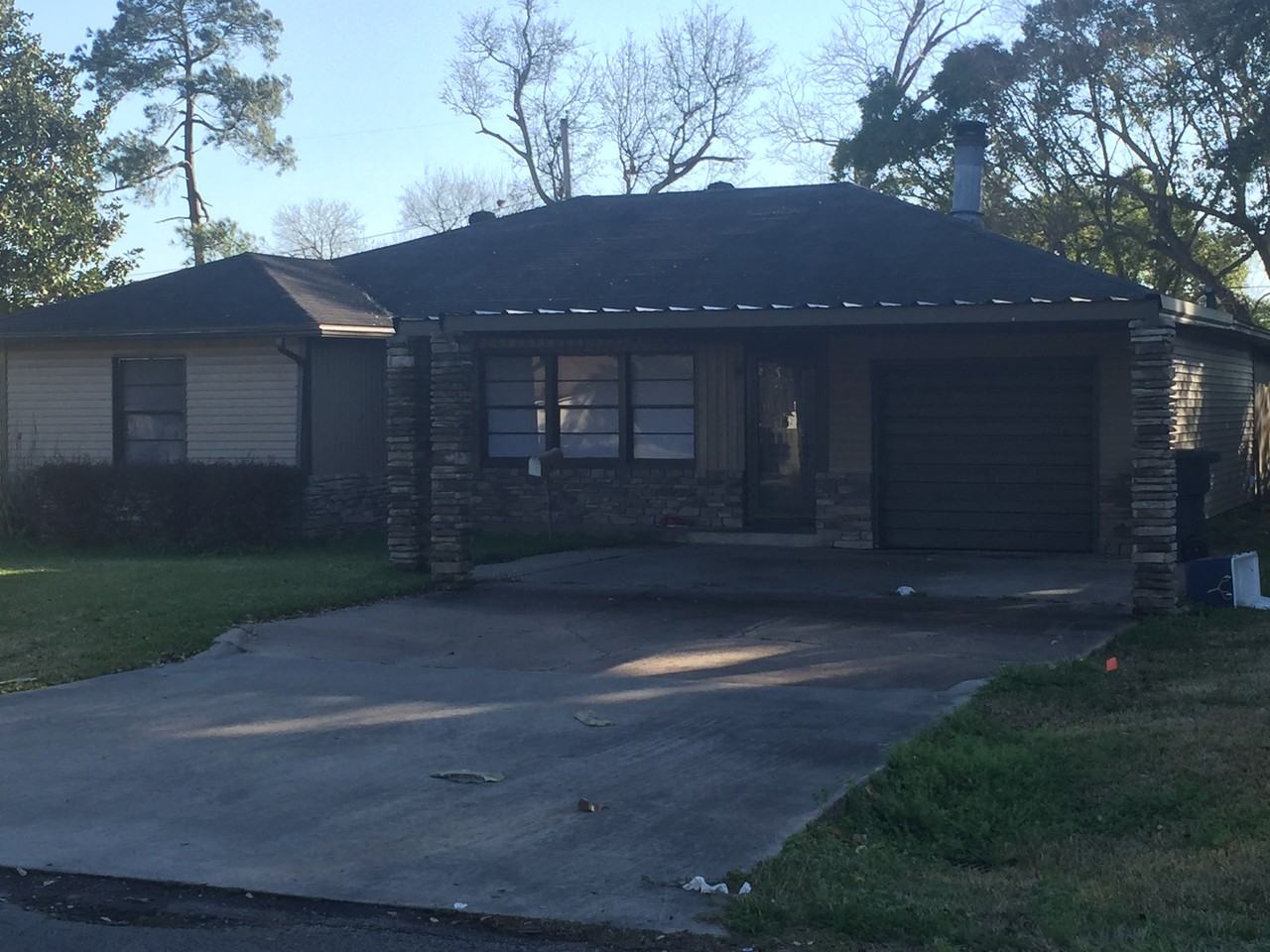 4739 Lawndale Ave - Photo 3 of 4