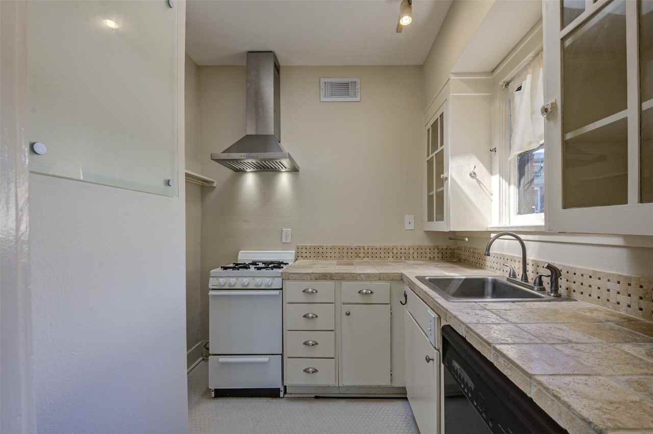 1001 Bomar Street #1001B - Photo 3 of 19