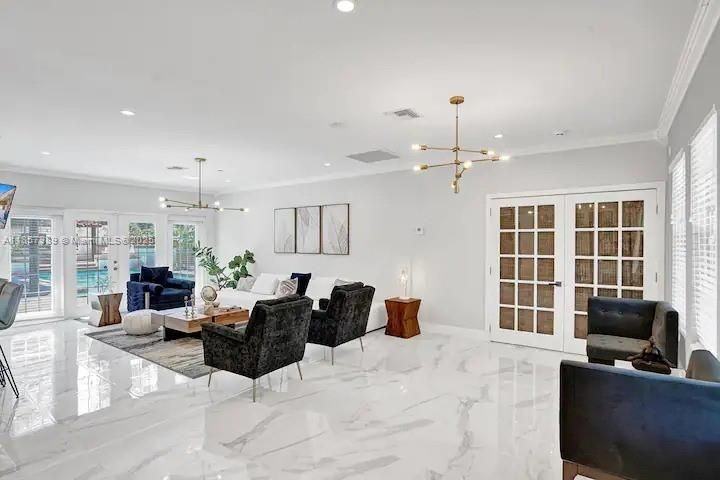 247 Sw 5th St - Photo 4 of 6
