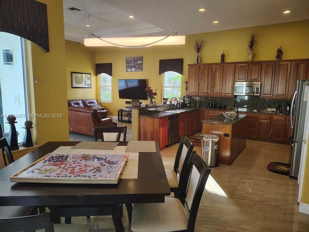 15802 Southwest 15th Street - Photo 3 of 7