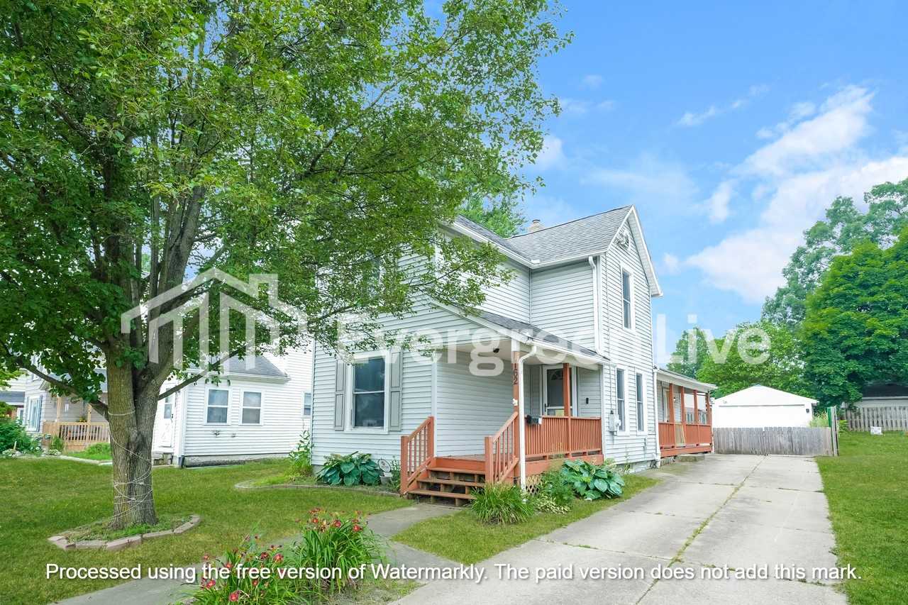 1762 8th St - Photo 2 of 4