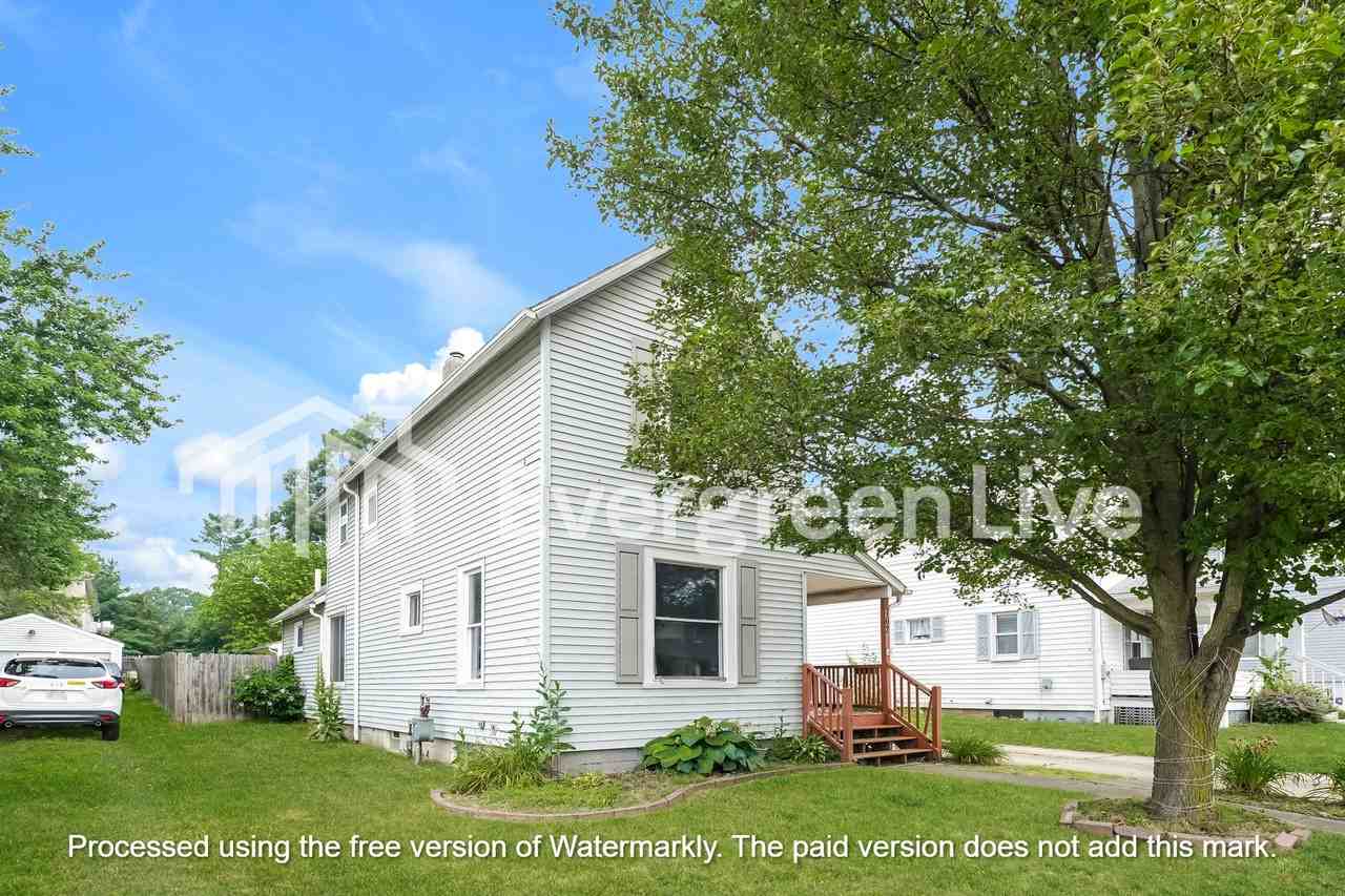 1762 8th St - Photo 3 of 4