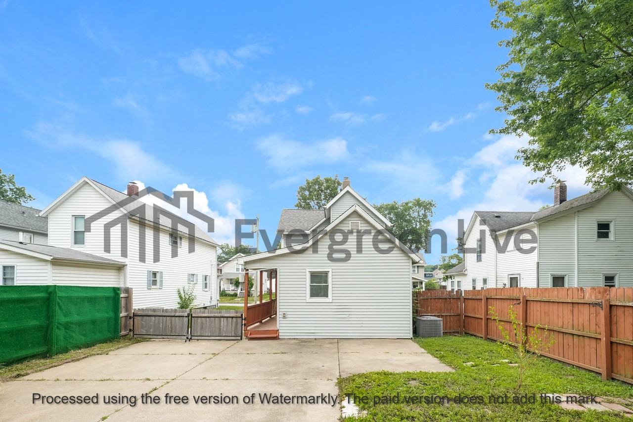 1762 8th St - Photo 4 of 4