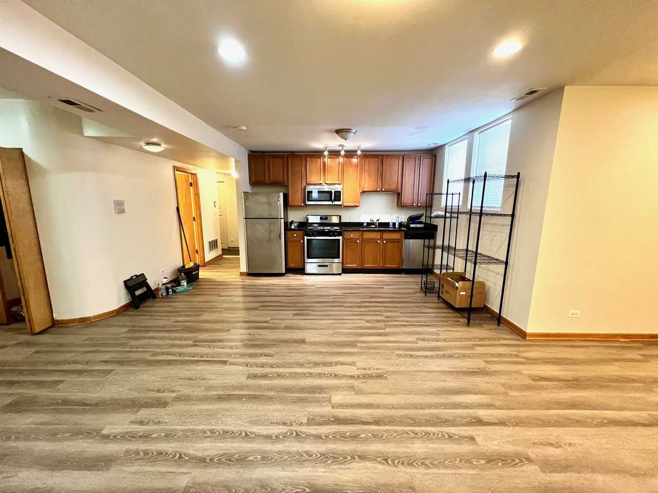 1700 W Greenleaf Ave #G - Photo 2 of 10